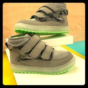 ‼️SOLD‼️Oshkosh b’gosh toddlers light up boots